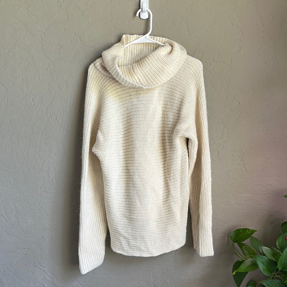 Strauss women superfine alpaca Cozy Cream‎ Turtleneck Sweater size medium